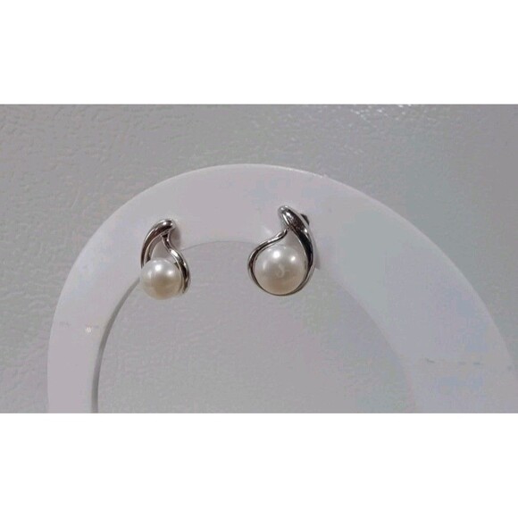 Sterling Silver Fresh Water Pearl Necklace And Stud Earring Set - Picture 6 of 9